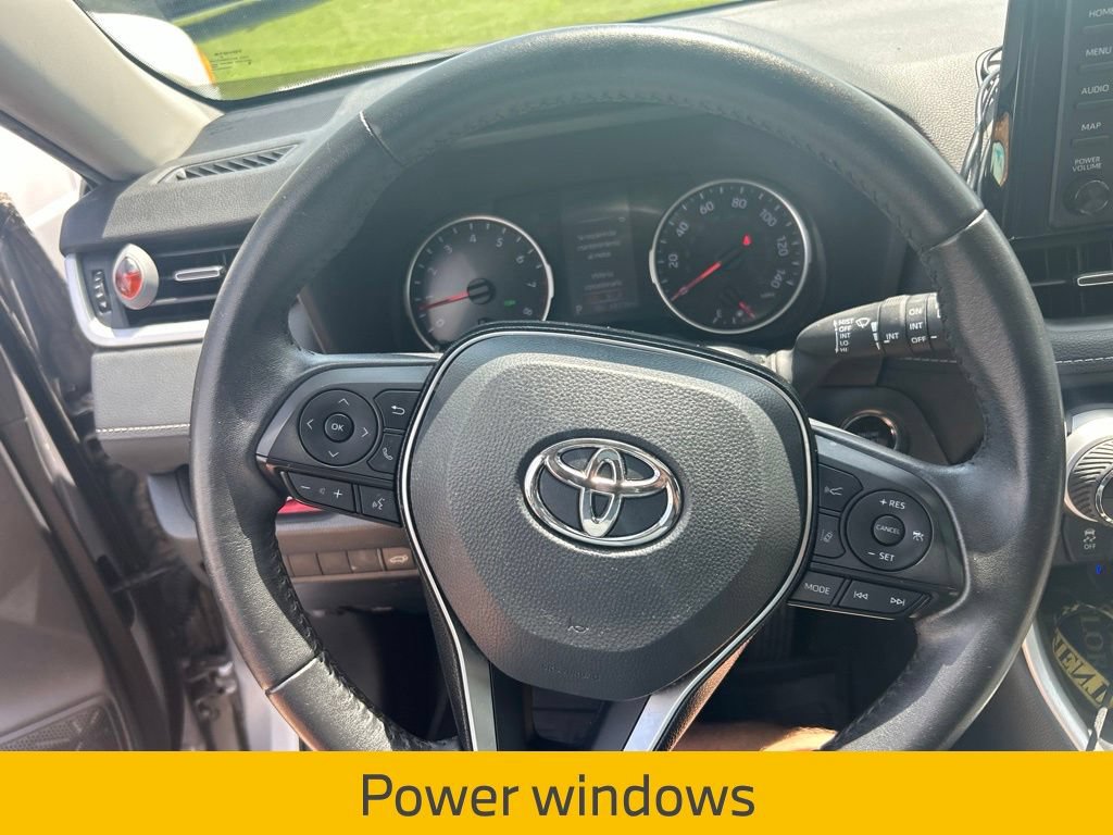 Used 2020 Toyota RAV4 XLE Premium FWD image 11