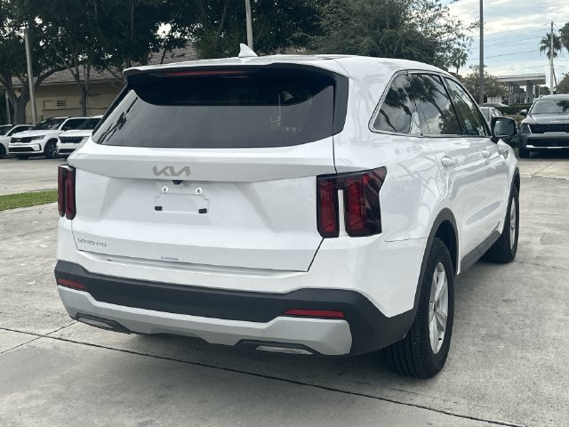 Certified 2025 Kia Sorento LX FWD image 6