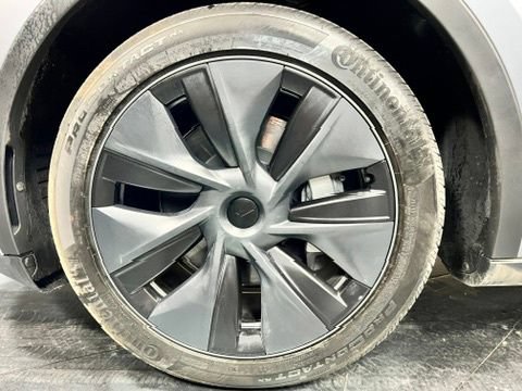 Used 2025 Tesla Model Y Long Range AWD/4WD image 29