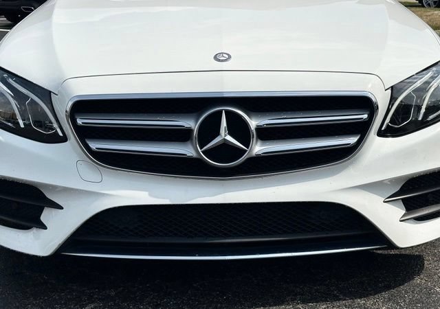 Certified 2017 Mercedes-Benz E 300 4MATIC image 4