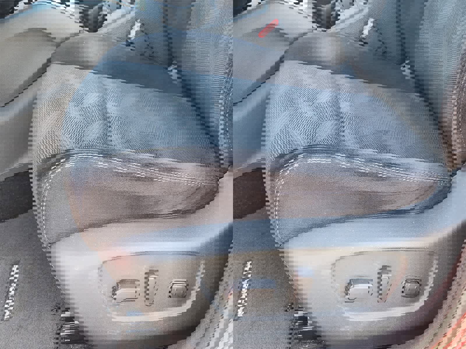 Used 2014 Nissan Rogue SV w/ SV Premium Package image 23