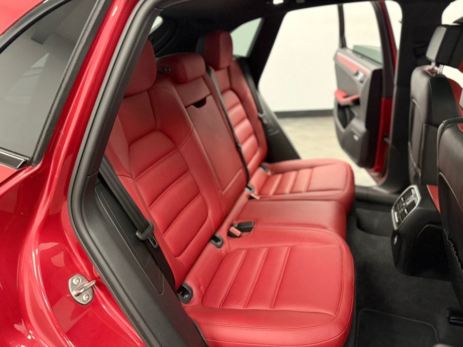Used 2015 Porsche Macan Turbo w/ Premium Package Plus AWD/4WD image 53