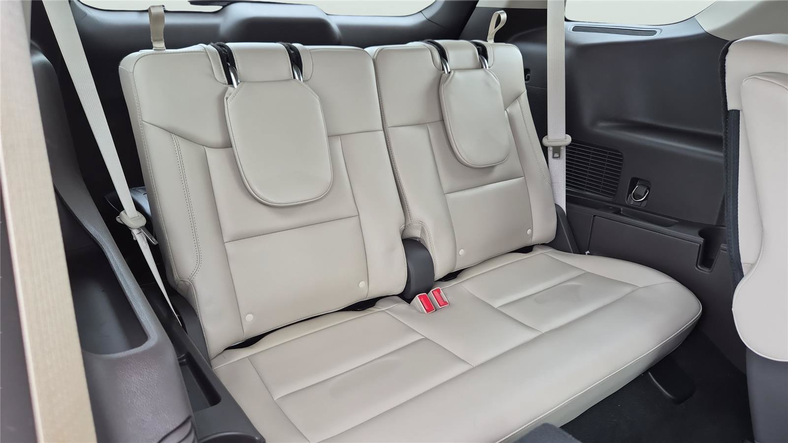 Used 2020 Ford Explorer Platinum w/ Premium Technology Package AWD/4WD image 20