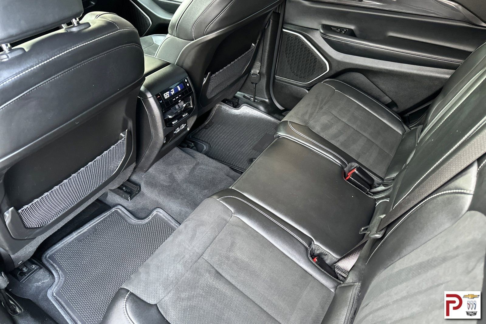 Used 2022 Jeep Grand Cherokee L Laredo image 14