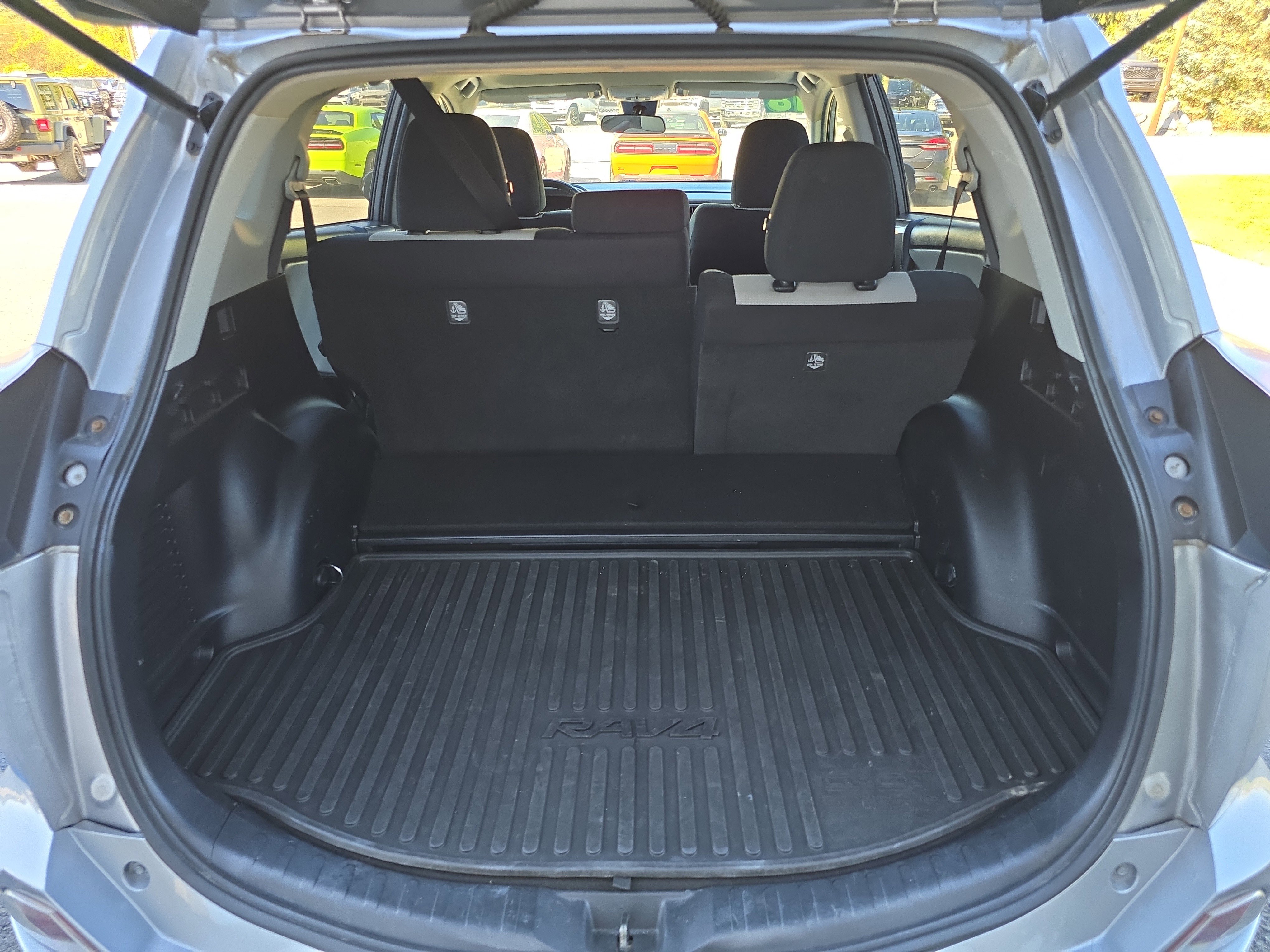 Used 2018 Toyota RAV4 XLE image 5