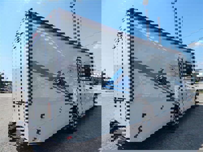 Used 2022 Ford E-450 and Econoline 450 Super Duty w/ Motorhome Prep Package image 3