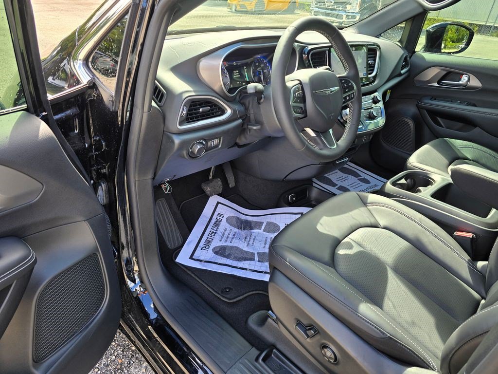 New 2026 Chrysler Voyager LX FWD image 15