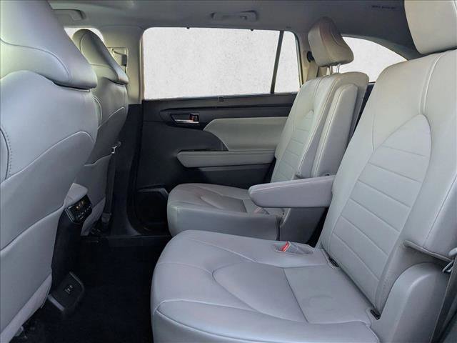 Used 2020 Toyota Highlander XLE image 20