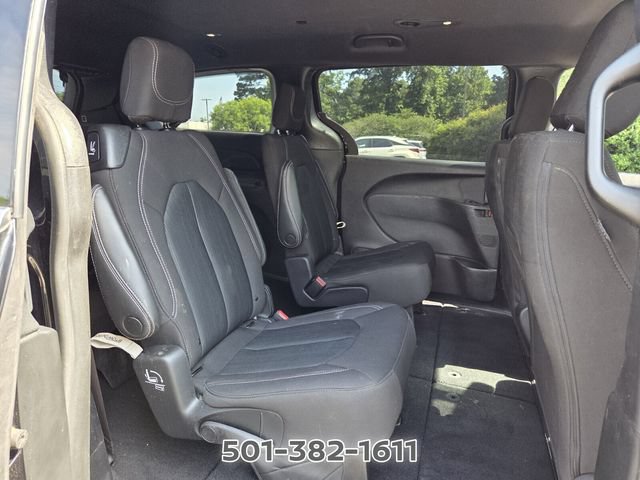 Used 2023 Chrysler Pacifica Touring FWD image 14