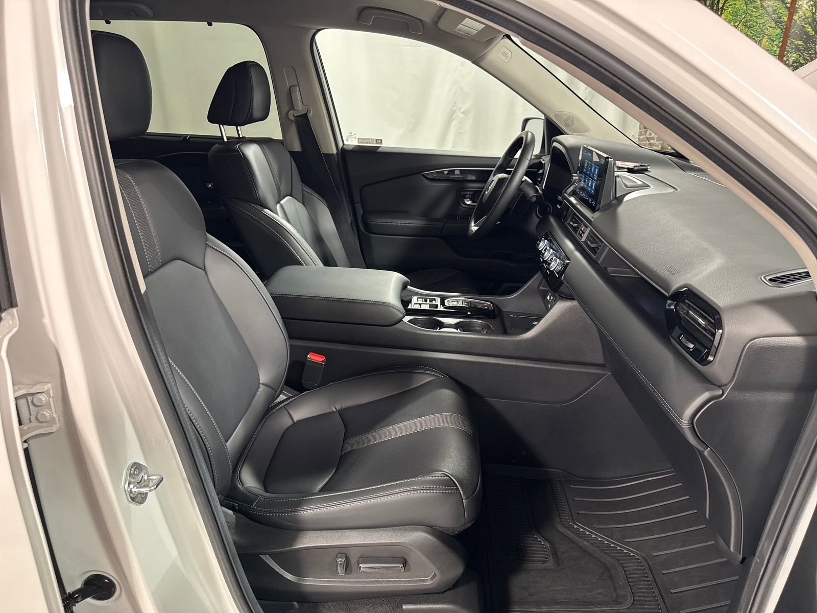 Used 2025 Honda Pilot EX-L image 29