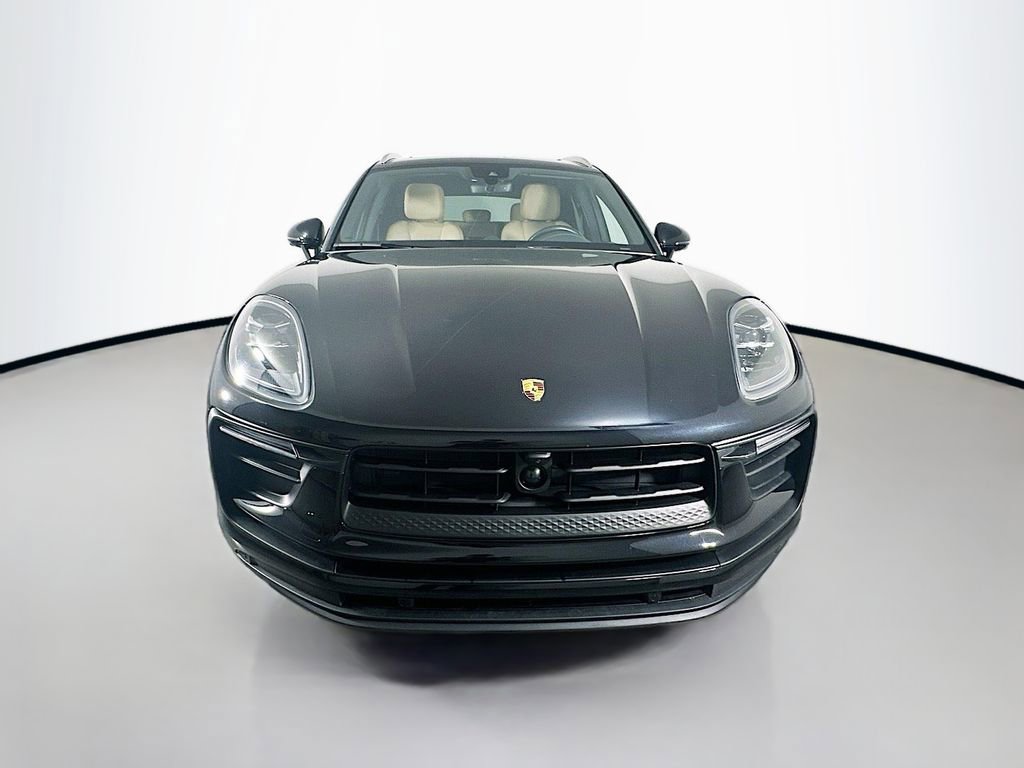 Certified 2022 Porsche Macan image 6