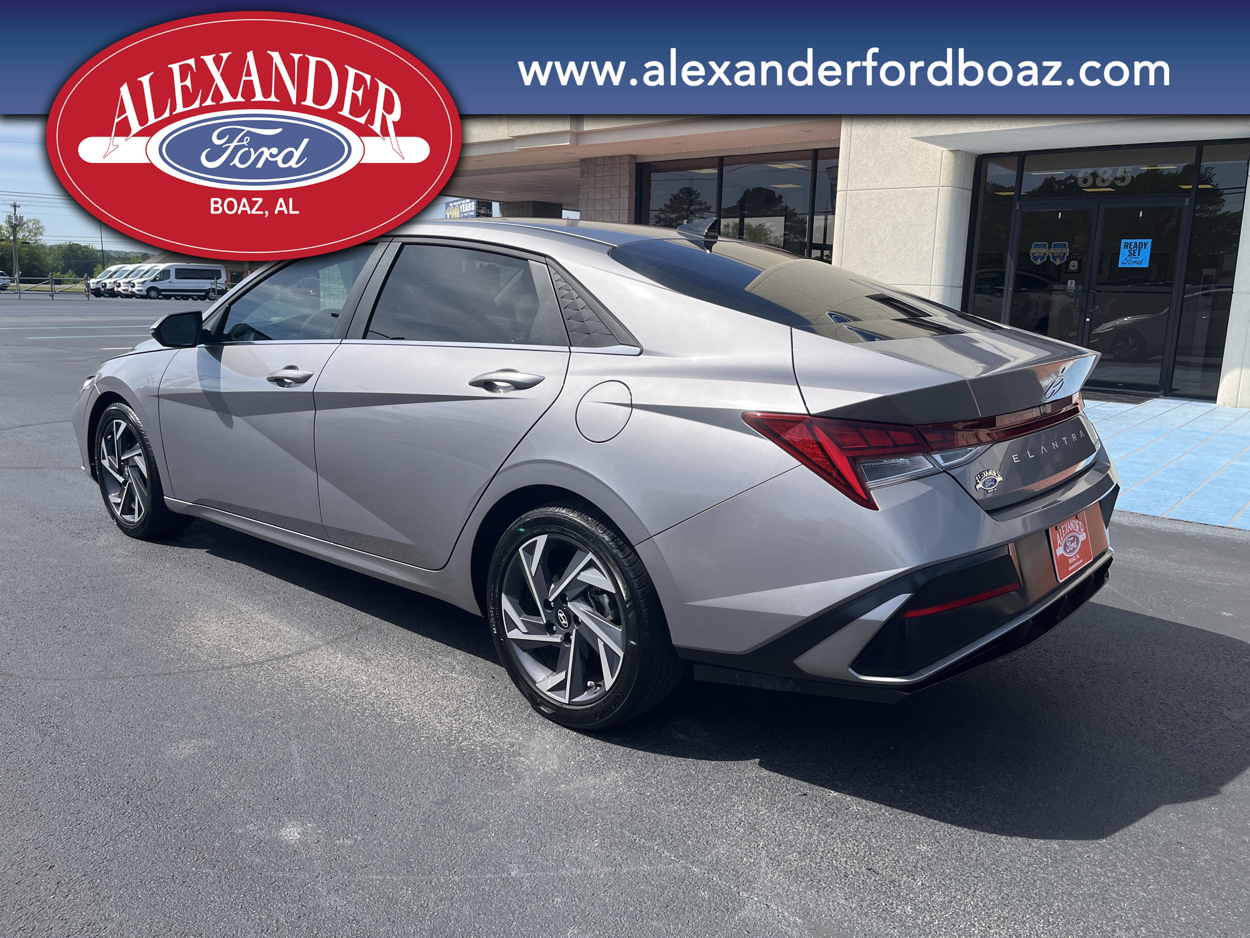 Used 2025 Hyundai Elantra Limited FWD image 2