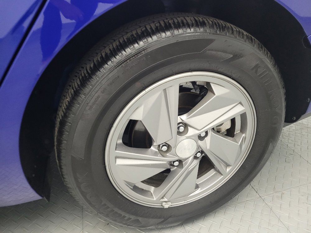 Used 2025 Hyundai Elantra SE FWD image 31