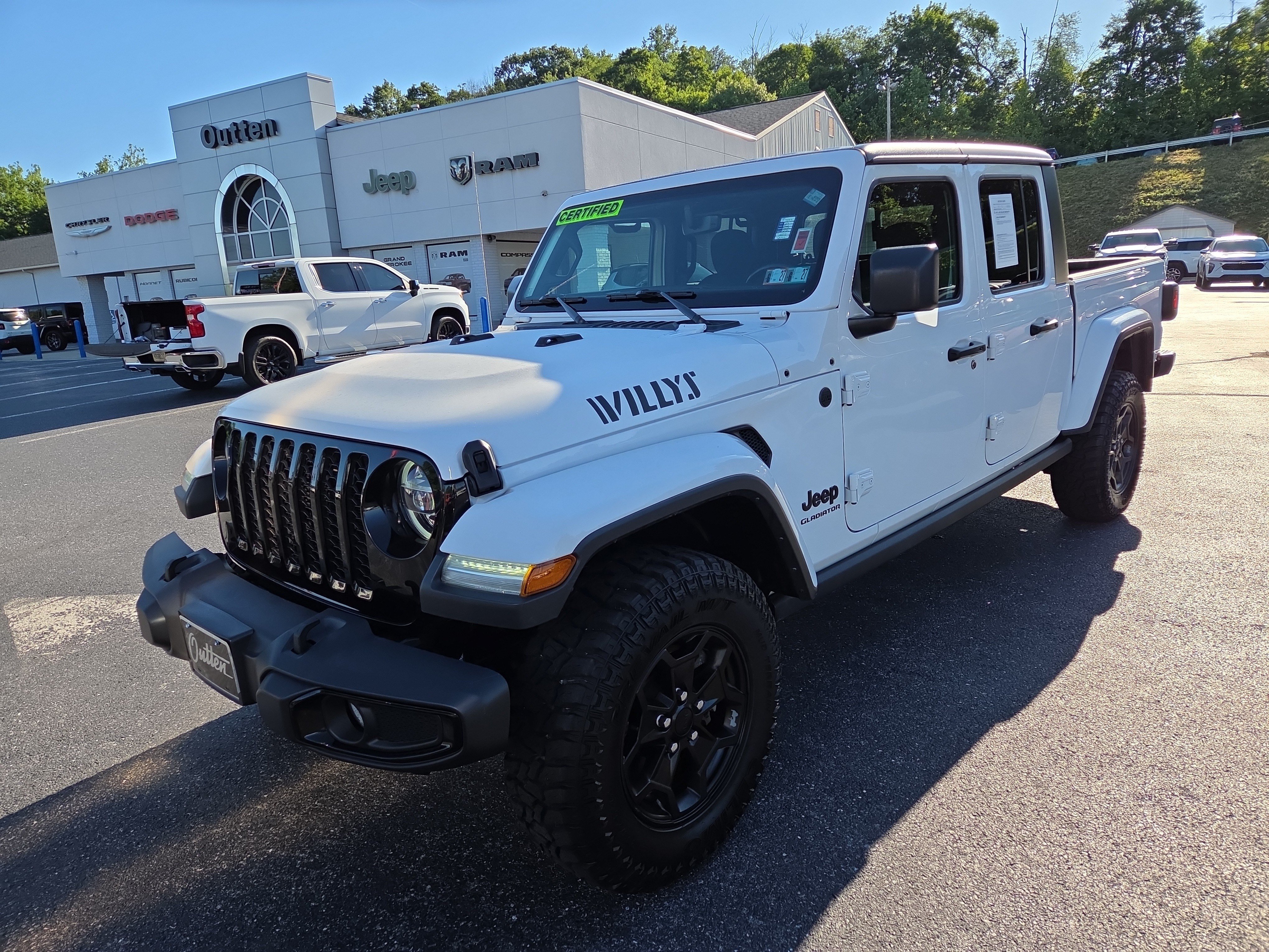 Certified 2022 Jeep Gladiator Overland AWD/4WD image 8
