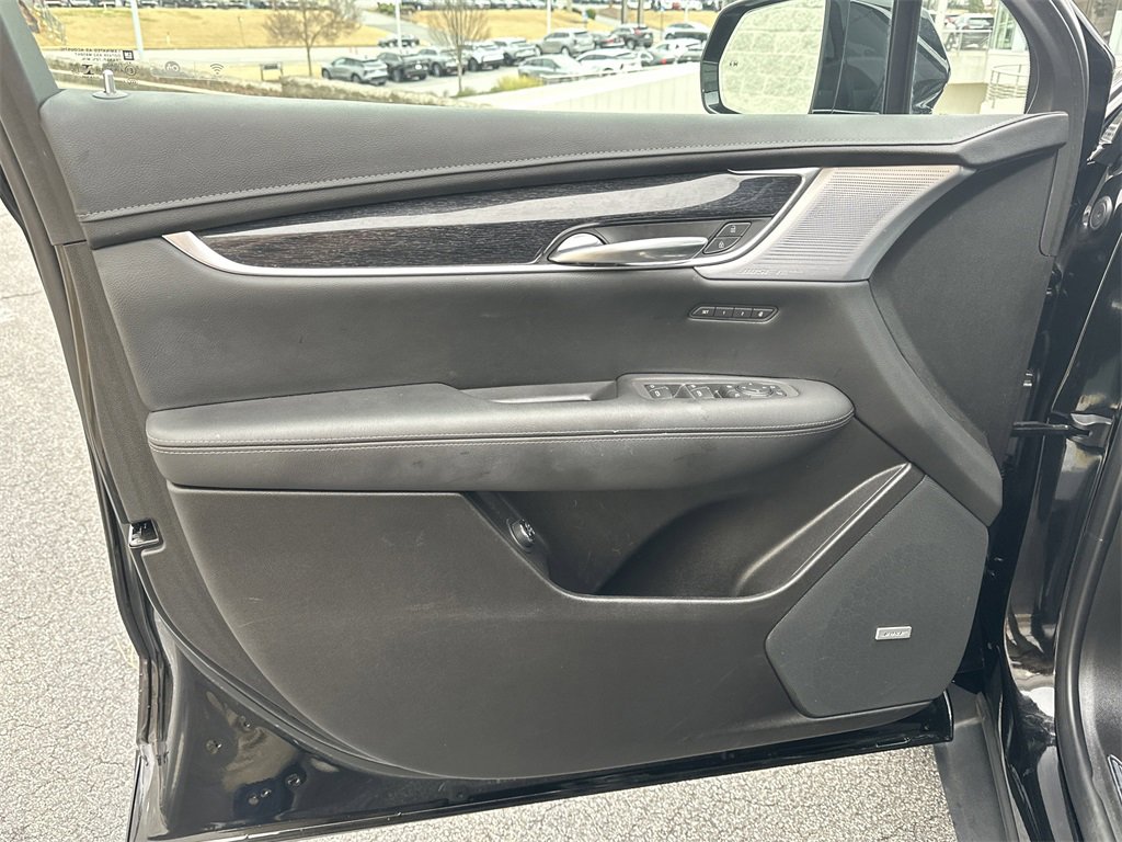 Certified 2022 Cadillac XT5 Premium Luxury w/ LPO, ONYX Package image 10