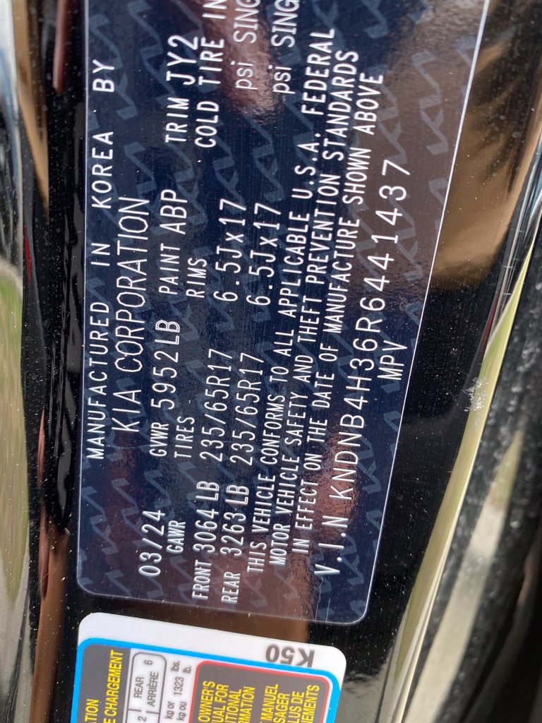Certified 2024 Kia Carnival LX FWD image 30