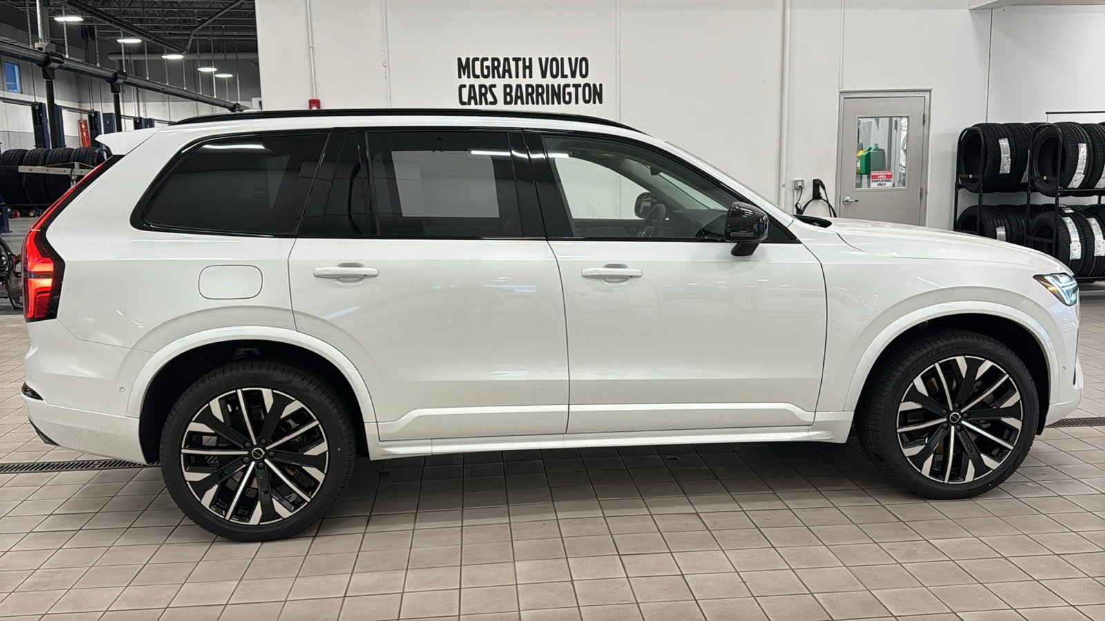 New 2026 Volvo XC90 T8 Ultra w/ Protection Package Premier image 4