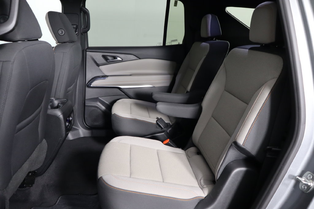 Used 2026 Chevrolet Traverse LT w/ Driver Confidence Package FWD image 16