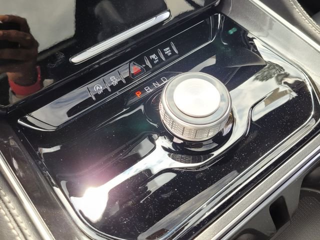 Used 2024 Jeep Wagoneer L 2WD w/ Premium Group I image 27