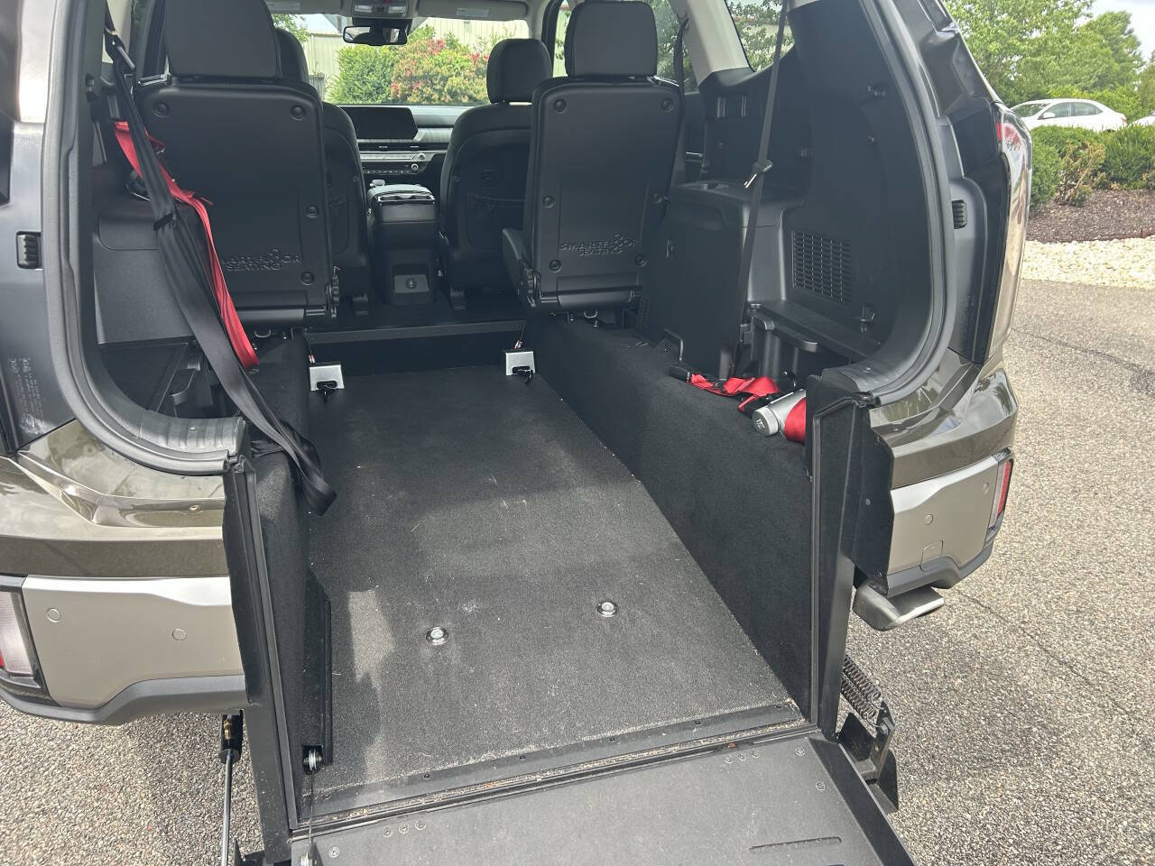Used 2025 Kia Telluride EX w/ EX Captain's Chair Package FWD image 6