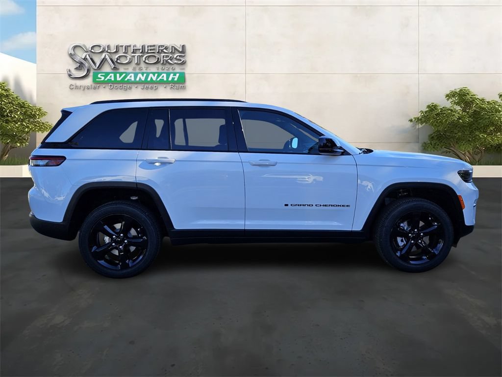 New 2025 Jeep Grand Cherokee Altitude RWD image 6