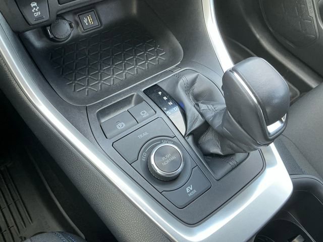 Used 2024 Toyota RAV4 SE image 24