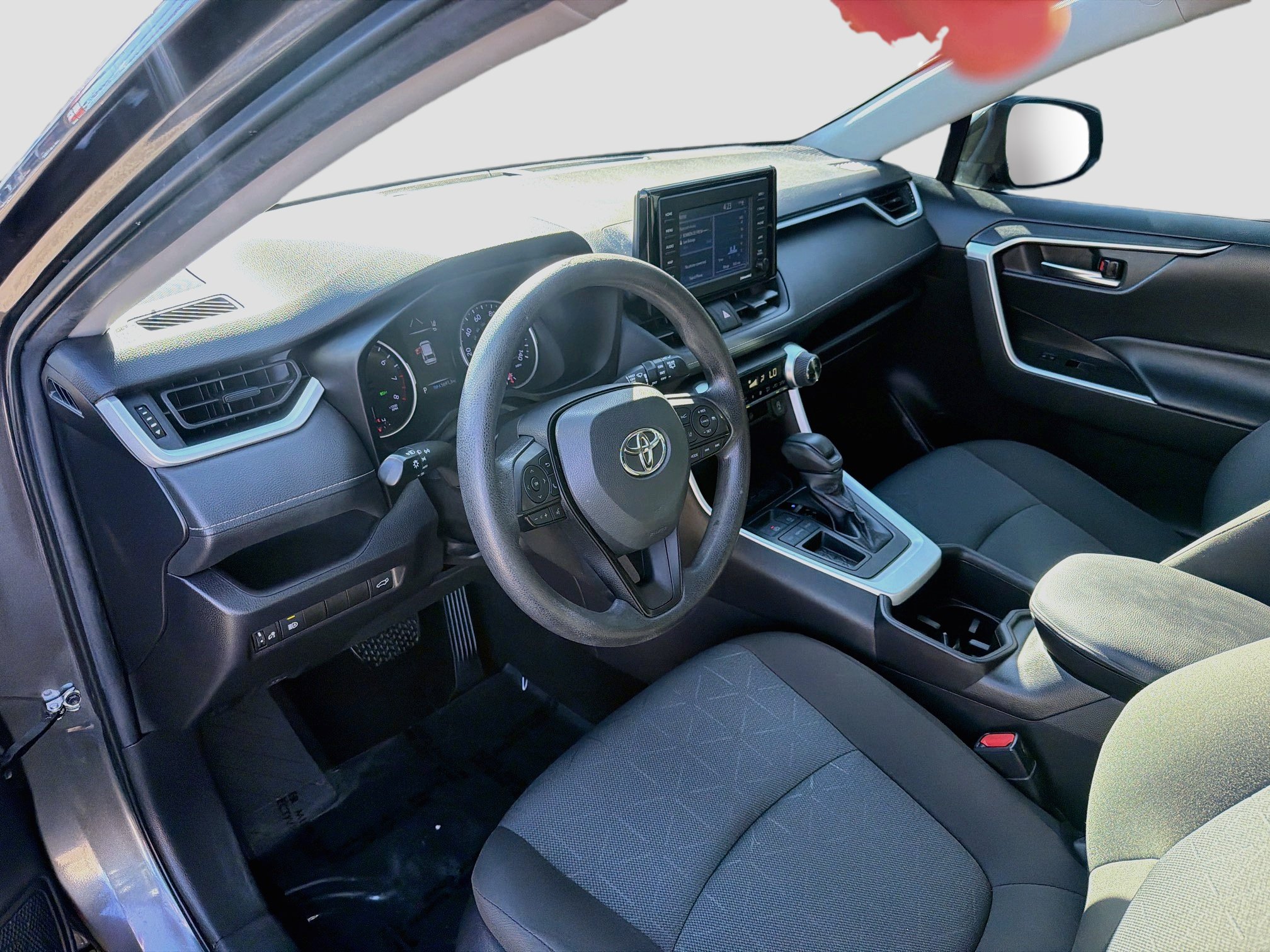 Used 2022 Toyota RAV4 XLE w/ Convenience Package FWD image 6