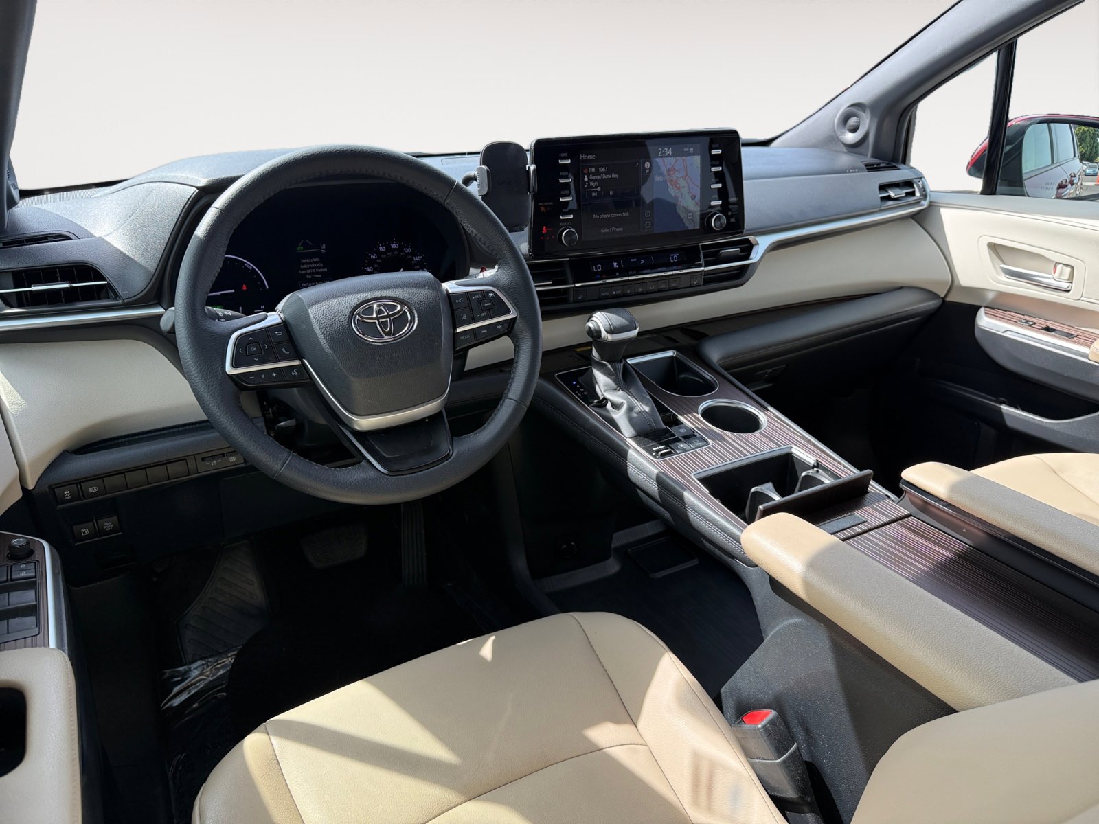 Used 2022 Toyota Sienna XLE w/ XLE Plus Package image 15