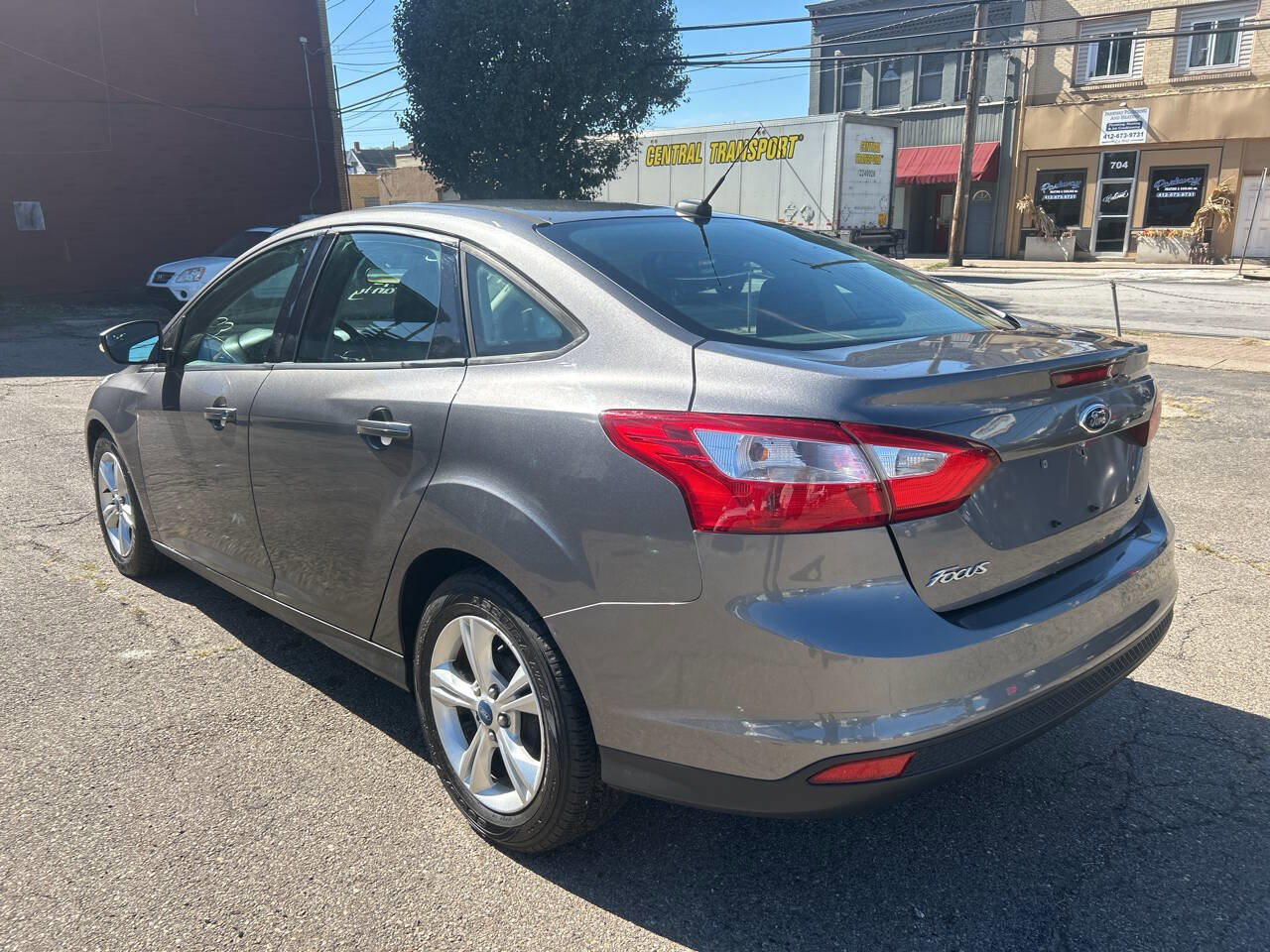 Used 2013 Ford Focus SE w/ SE Winter Pkg image 7