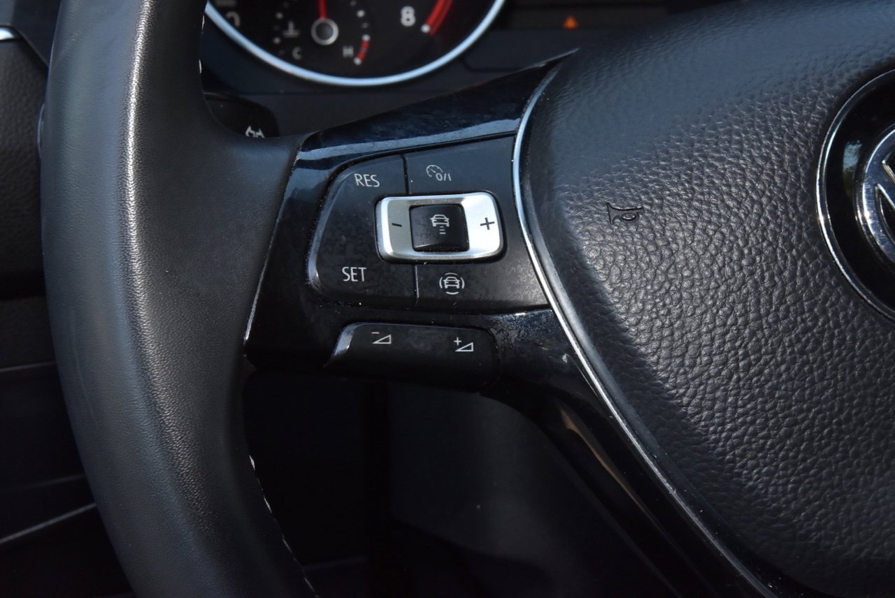 Used 2021 Volkswagen Tiguan SE AWD/4WD image 23