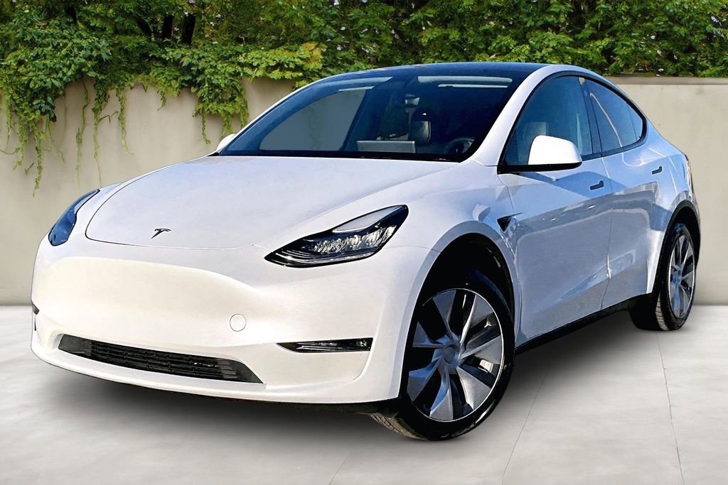 Used 2023 Tesla Model Y Long Range image 3