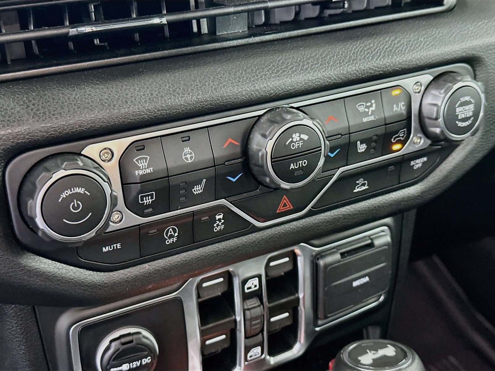 Used 2025 Jeep Wrangler Unlimited Sport AWD/4WD image 16