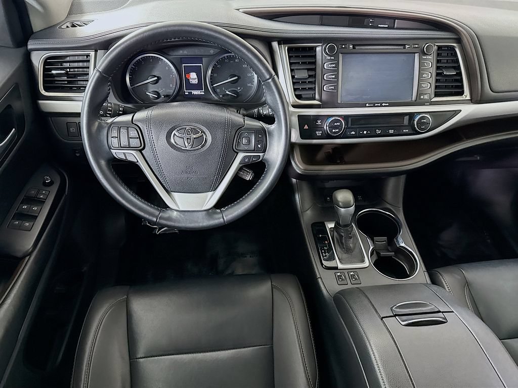 Certified 2019 Toyota Highlander XLE AWD/4WD image 4