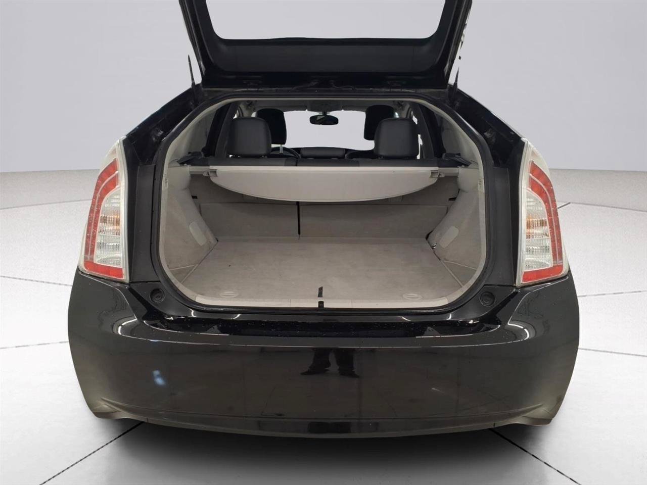 Used 2015 Toyota Prius Four FWD image 6