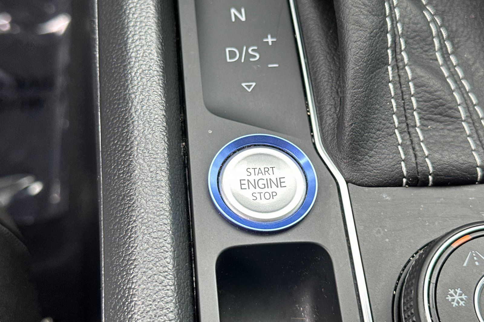 Used 2023 Volkswagen Atlas SEL Premium AWD/4WD image 23