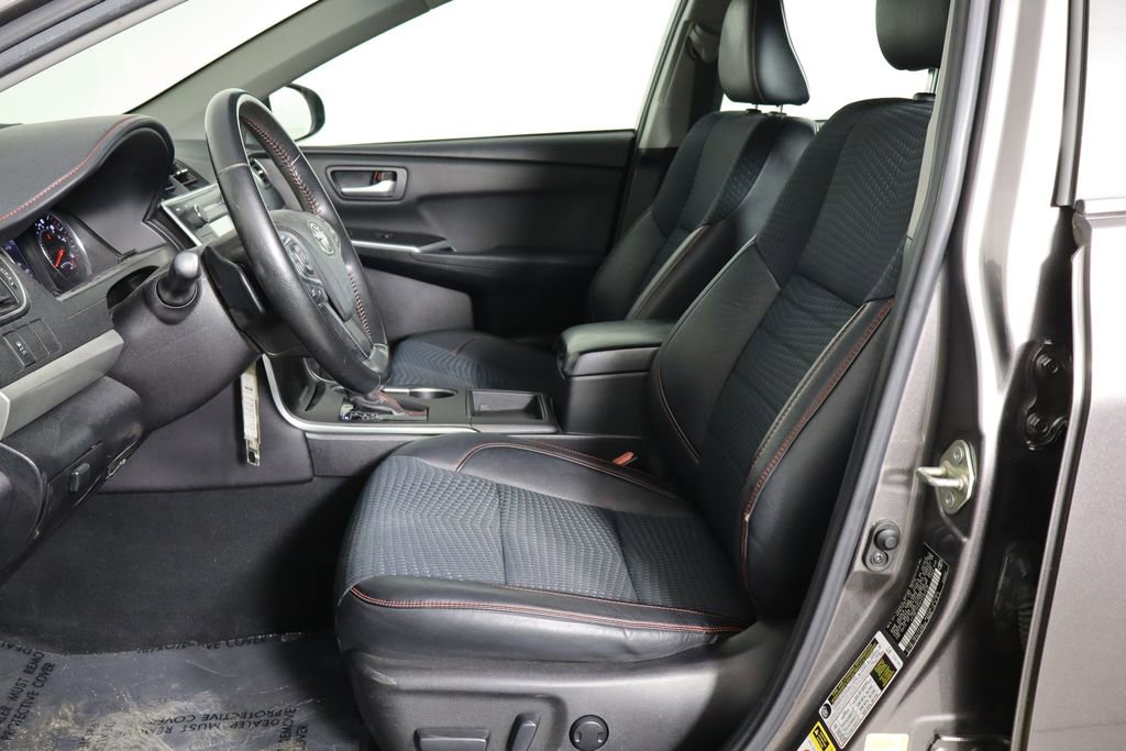 Used 2015 Toyota Camry SE FWD image 14