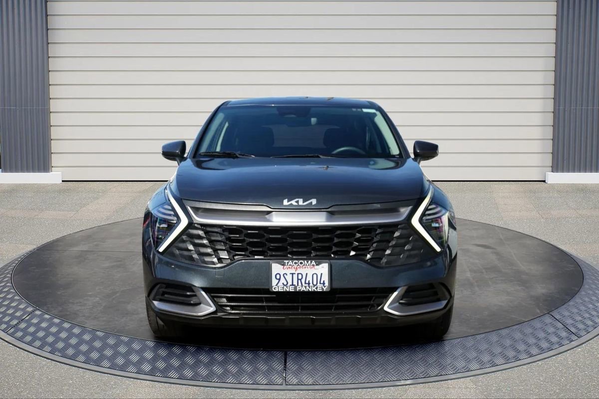 Used 2025 Kia Sportage LX image 2