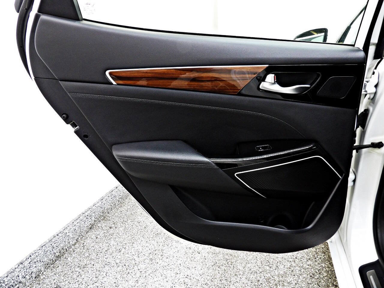 Used 2017 Kia Cadenza Technology FWD image 17