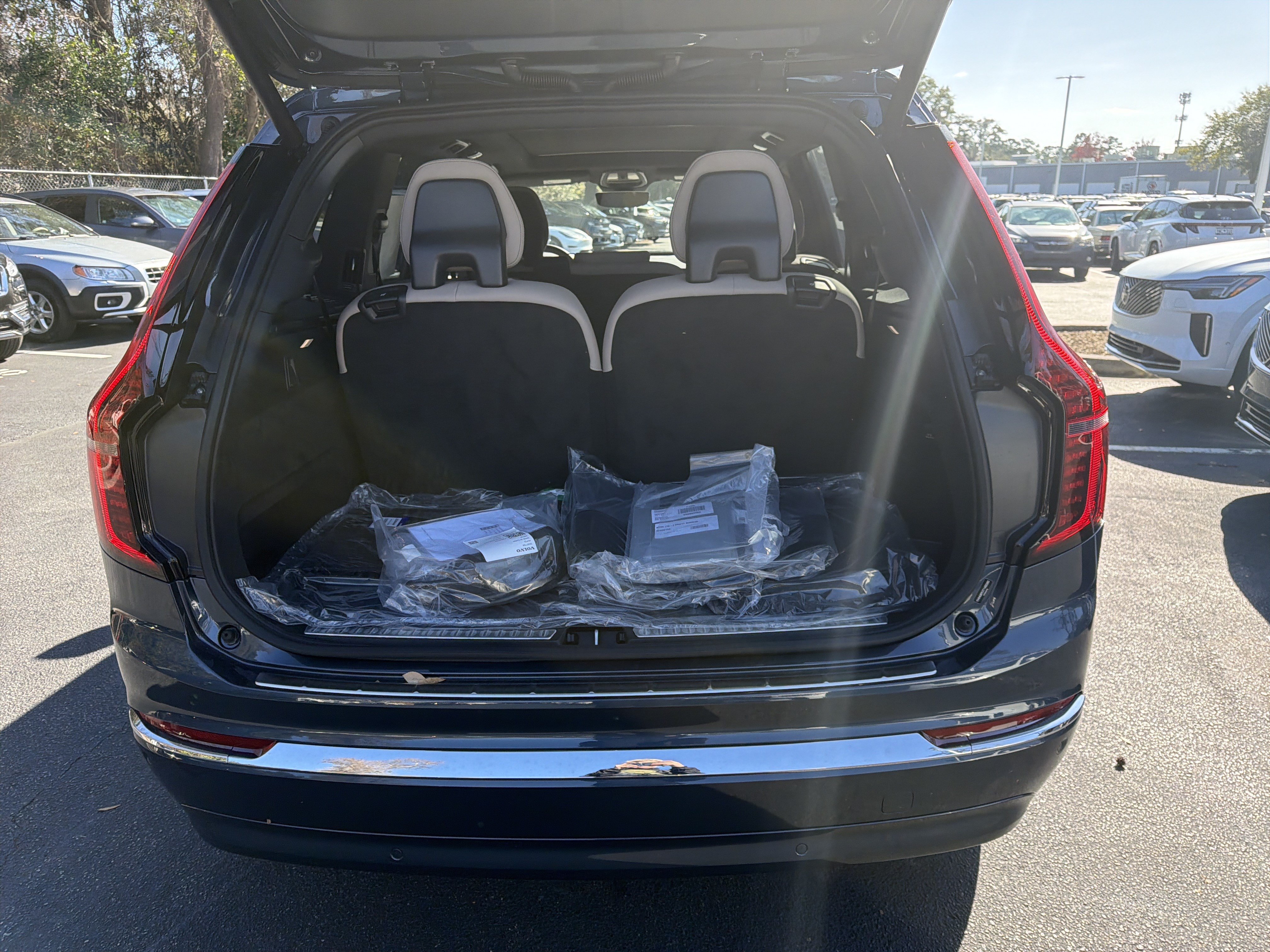 Used 2026 Volvo XC90 T8 Plus w/ Protection Package Premier AWD/4WD image 35