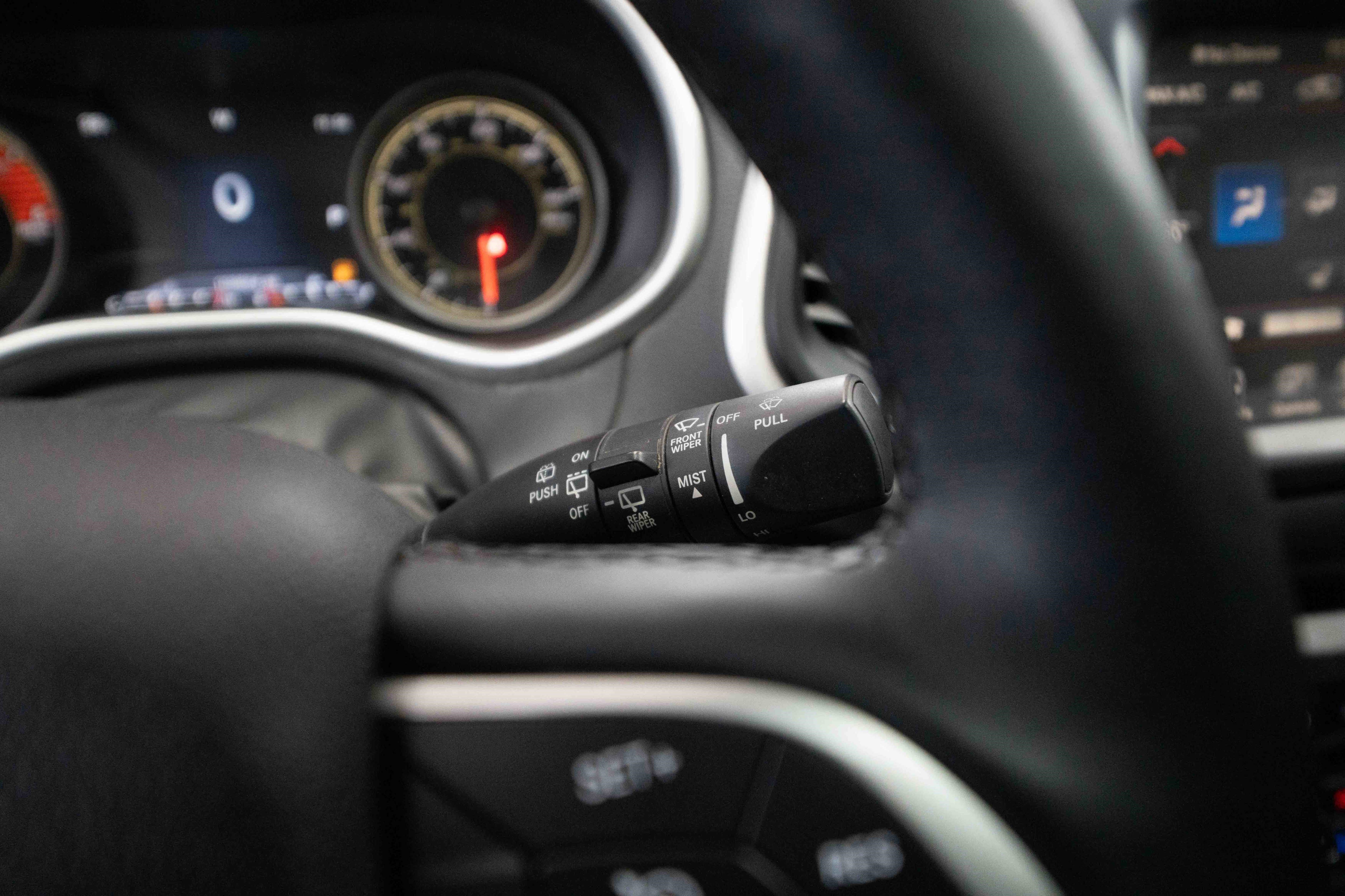 Used 2017 Jeep Cherokee Trailhawk image 14