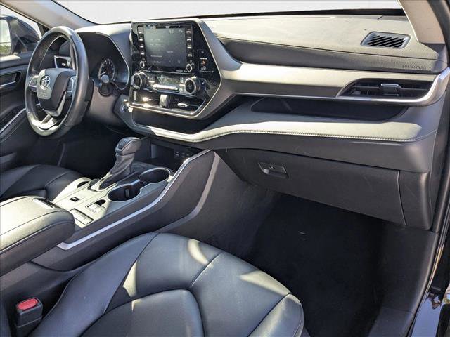 Used 2022 Toyota Highlander XLE image 18