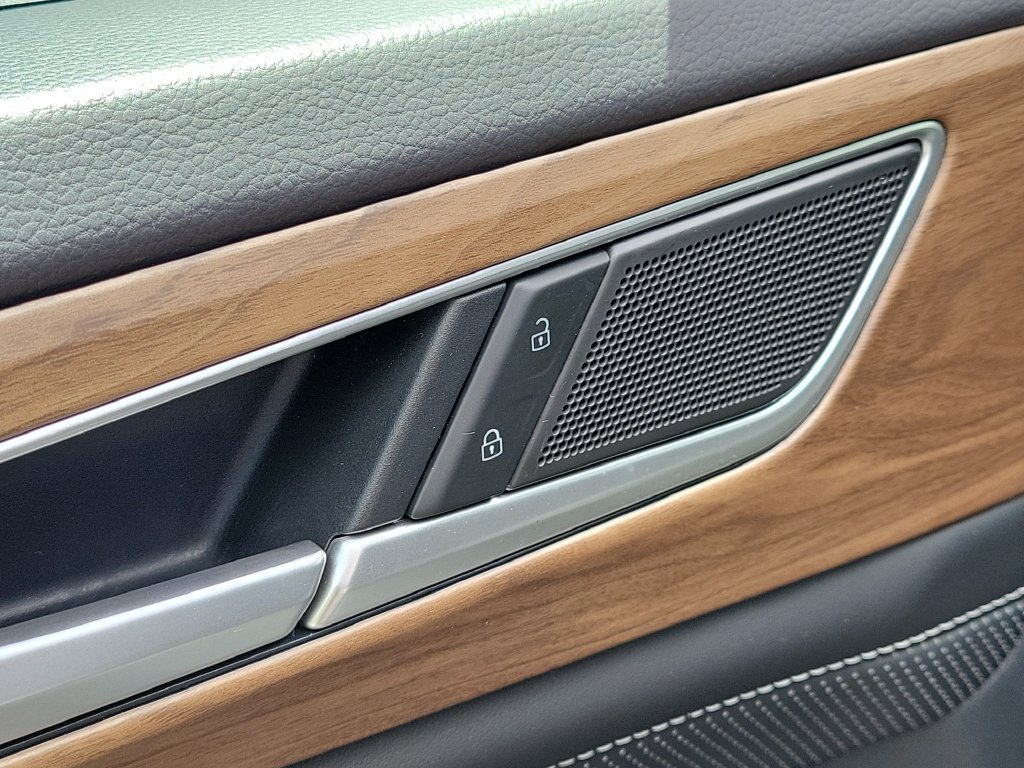 Certified 2024 Volkswagen Atlas SE FWD image 19