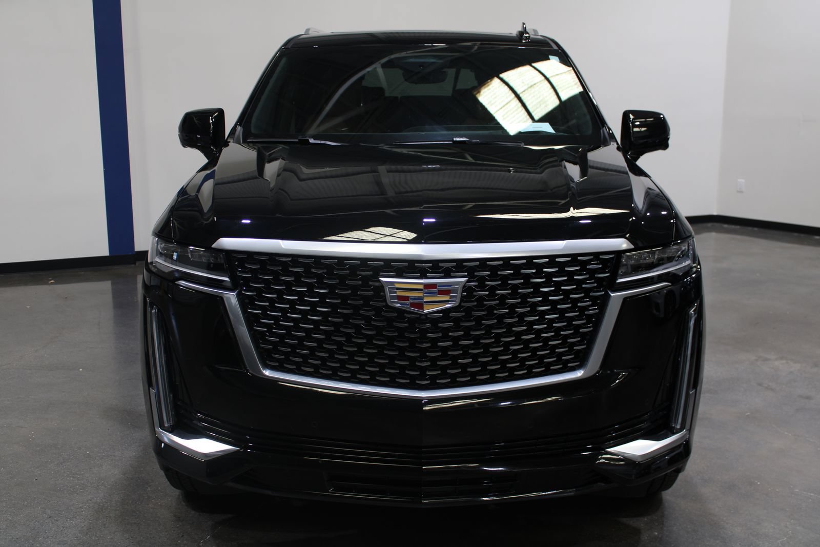 Used 2023 Cadillac Escalade ESV Premium Luxury w/ Performance Package AWD/4WD image 4