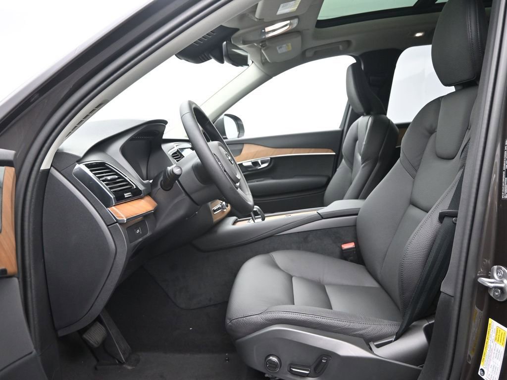 New 2025 Volvo XC90 B6 Plus w/ Protection Package Premier image 22
