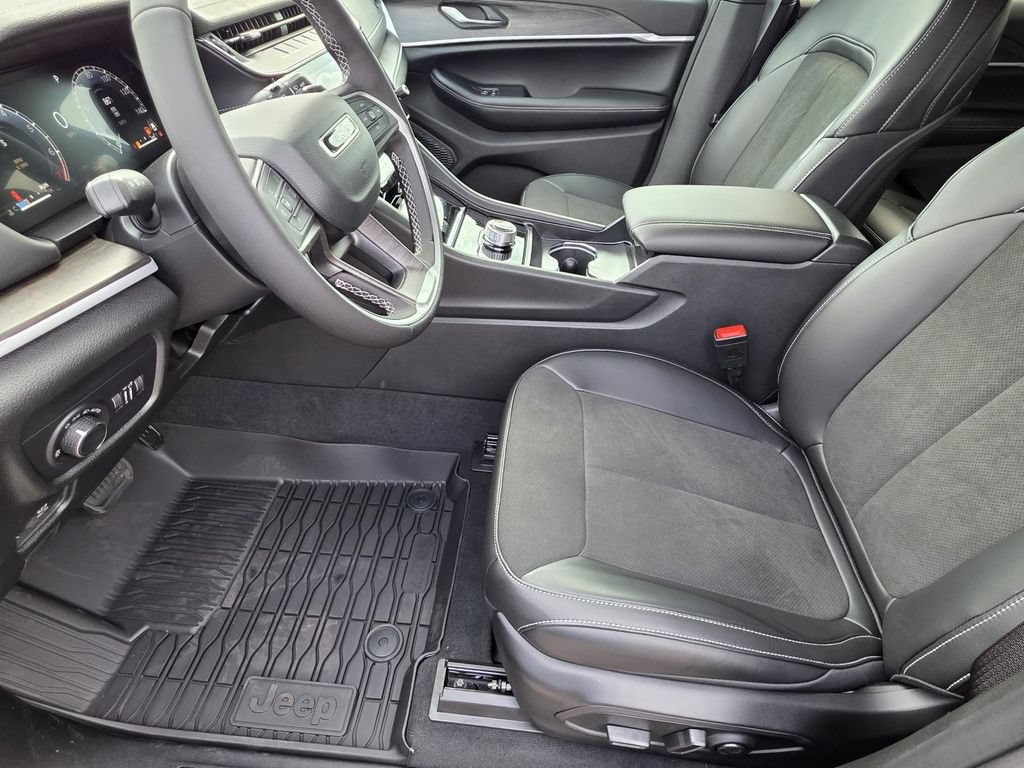 New 2026 Jeep Grand Cherokee Altitude RWD image 7