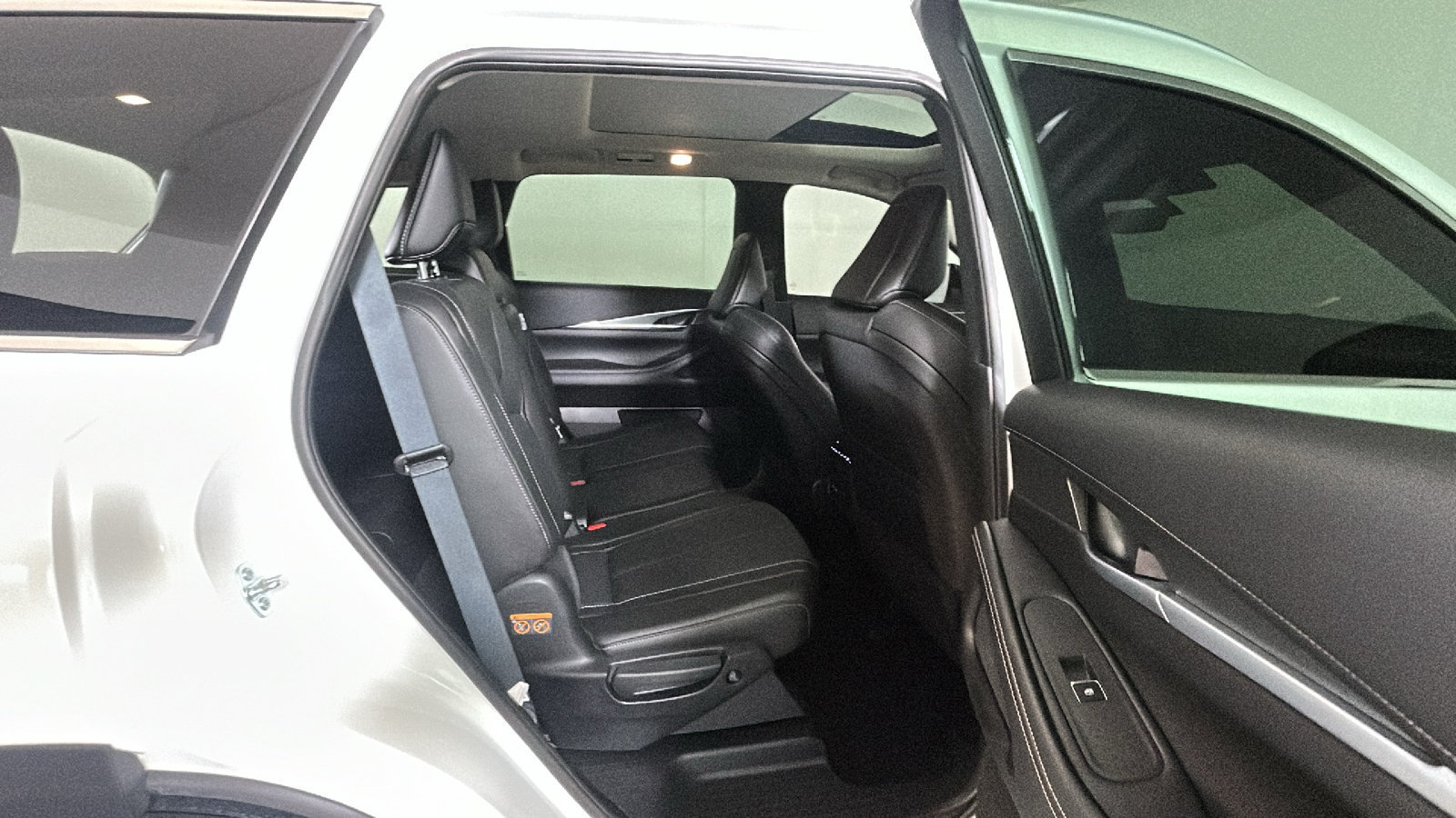 Used 2024 INFINITI QX60 Luxe AWD/4WD image 32