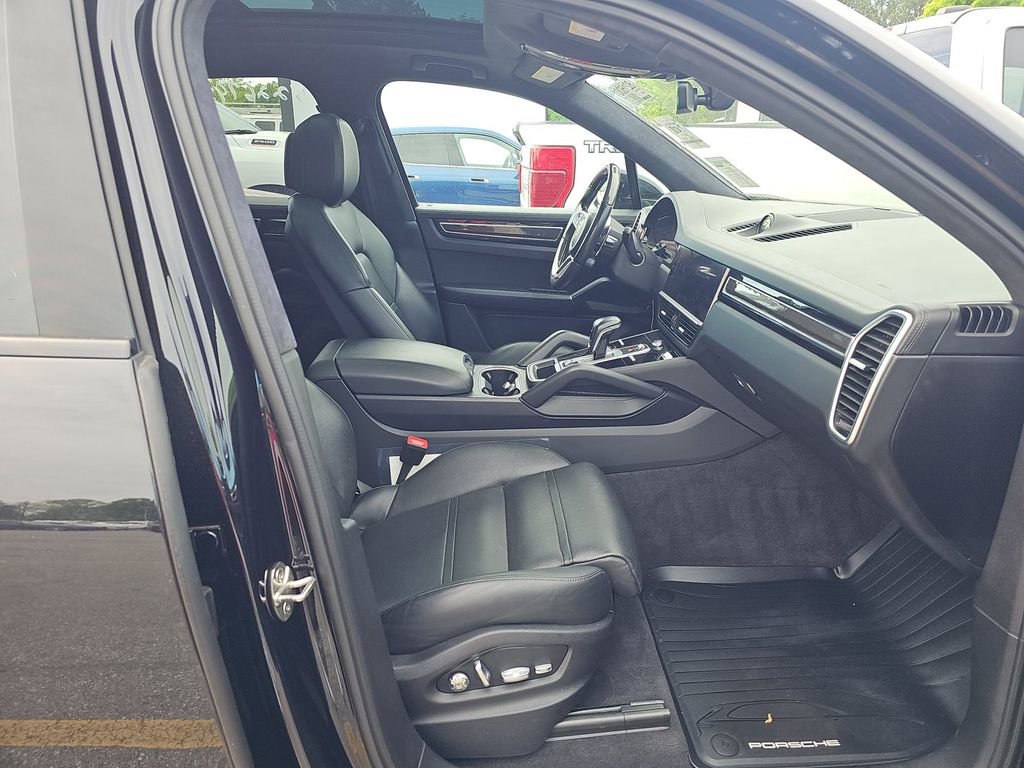 Used 2021 Porsche Cayenne GTS AWD/4WD image 12
