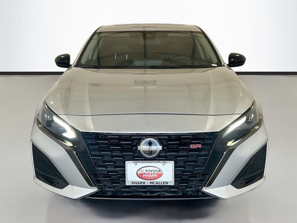 Used 2023 Nissan Altima 2.5 SR w/ SR Premium Package FWD image 2