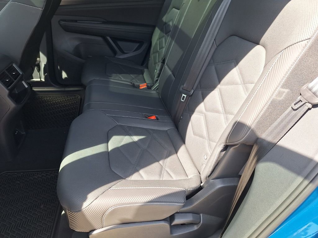 Used 2025 Volkswagen Atlas Cross Sport SE image 23