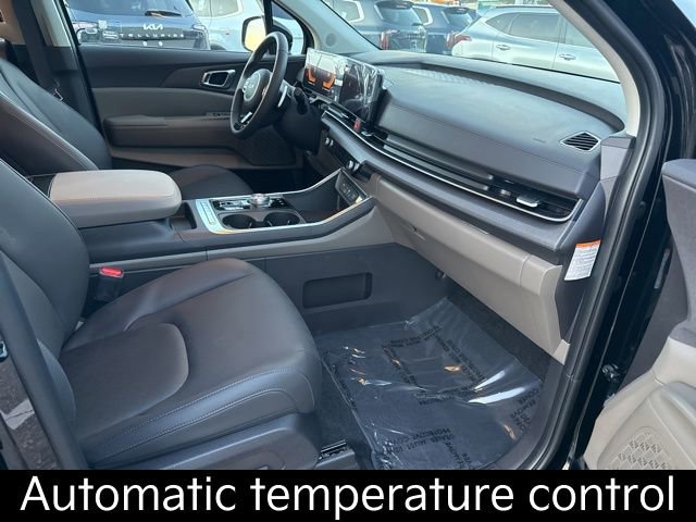 Certified 2026 Kia Carnival EX image 5